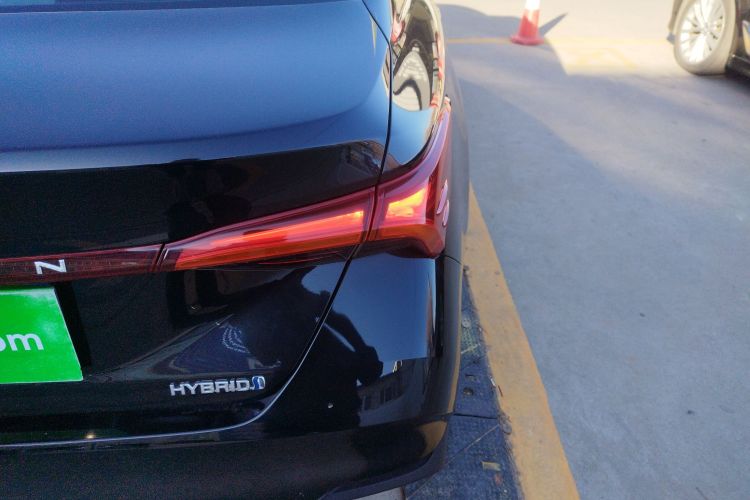 丰田 亚洲龙 2022款 双擎 2.5L 豪华版车身外观6006