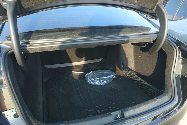 比亚迪 秦PLUS 2024款 荣耀版 DM-i 120KM领先型机舱底盘23