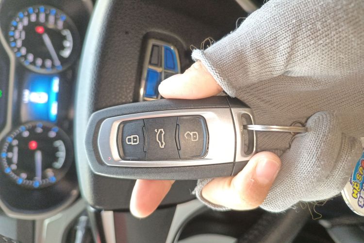 吉利汽车 帝豪 2017款 三厢百万款 1.5L 手动向上版中控内饰11