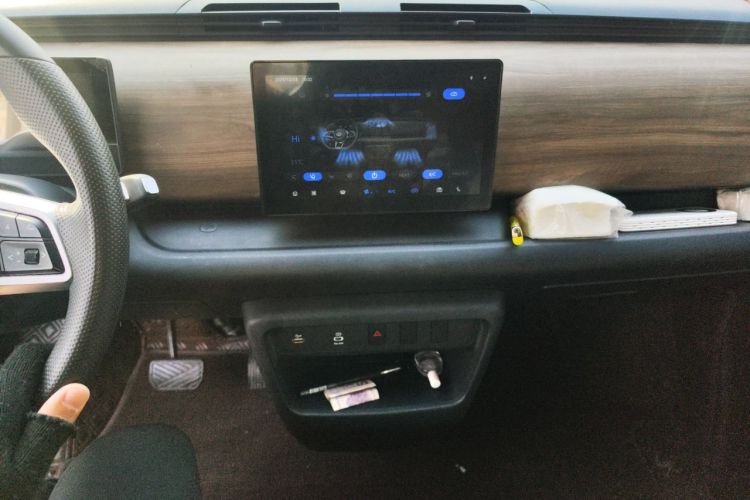 瑞驰汽车 瑞驰新能源EC75 2025款 客运 智行超充版 先锋型Ⅰ 52.16kWh中控内饰16