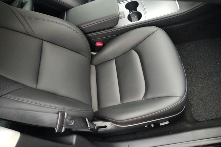 特斯拉 Model 3 2021款 标准续航后驱升级版局部细节41