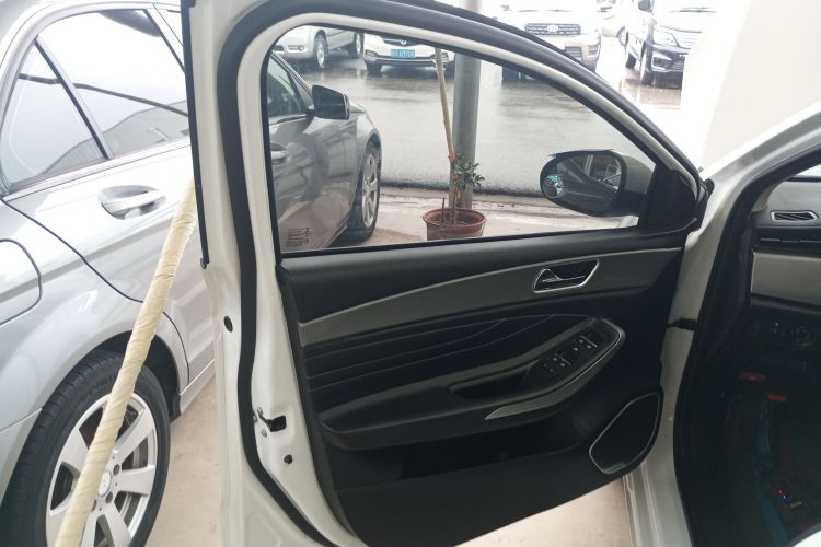 奇瑞 艾瑞泽5 2019款 改款PRO 1.5L CVT青春版 国VI中控内饰7007