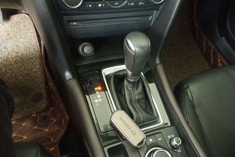 马自达3 昂克赛拉 2017款 三厢 2.0L 自动尊贵型 国V中控内饰18