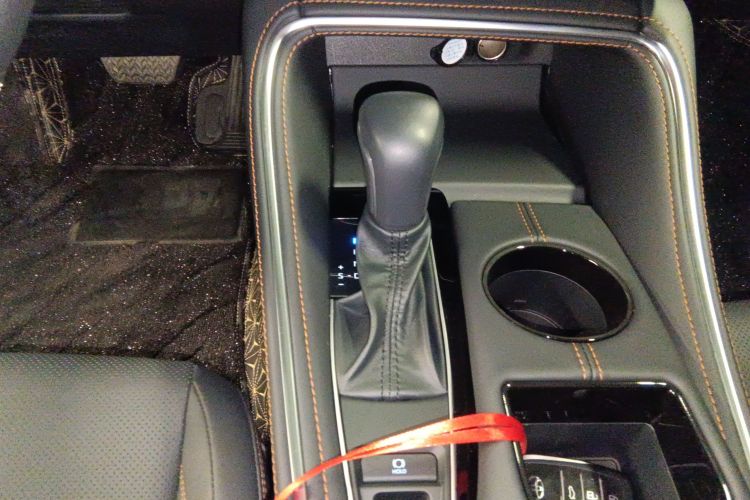 丰田 亚洲龙 2024款 双擎 2.0L 臻选版中控内饰18