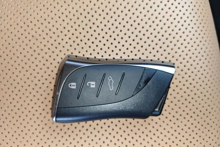 雷克萨斯NX 2023款 260 前驱 创游特别版中控内饰11