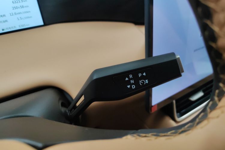 东风风神L8 2025款 185KM理想版中控内饰18