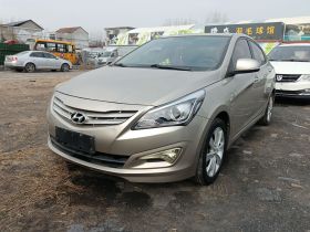 现代 瑞纳 2014款 1.4L 手动顶级型TOP