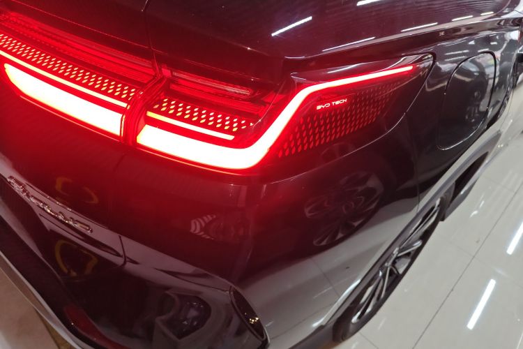 比亚迪 宋PLUS新能源 2025款 DM-i 112KM 尊荣型车身外观6006