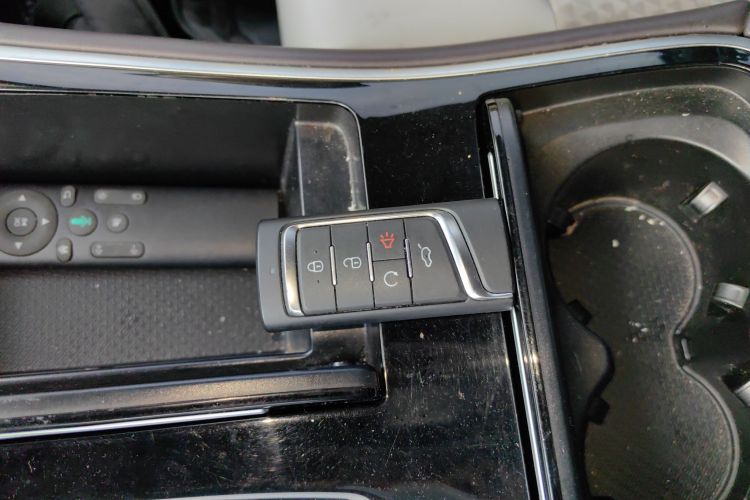 广汽传祺 传祺M8 2021款 改款 领秀系列 390T 豪华版中控内饰11