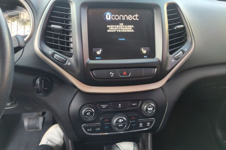 Jeep 自由光(进口) 2014款 2.4L 都市版局部细节16