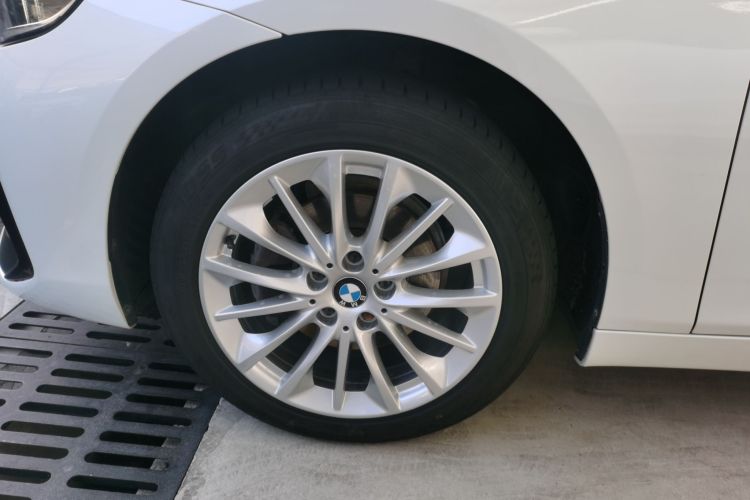 宝马2系旅行车 2018款 218i 领先型车身外观6007