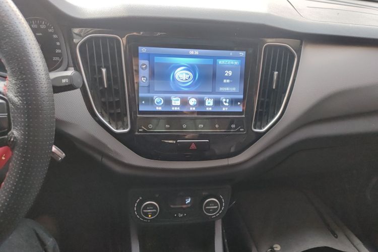 一汽 森雅R7 2017款 1.6L 手动豪华型中控内饰16