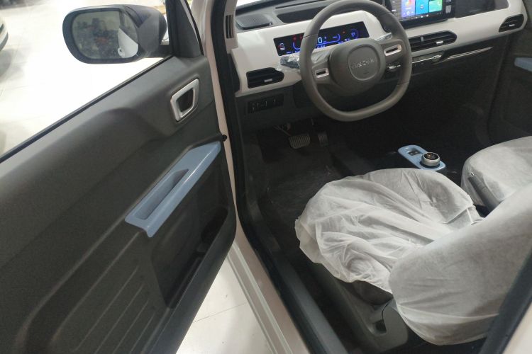 吉利银河 2024款 熊猫mini 200km 耐力熊中控内饰7003