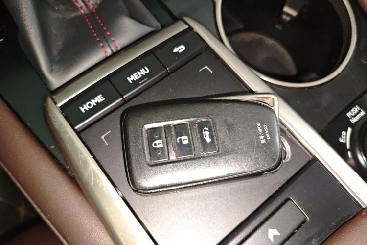 雷克萨斯RX 2020款 改款 300 四驱典雅版中控内饰11