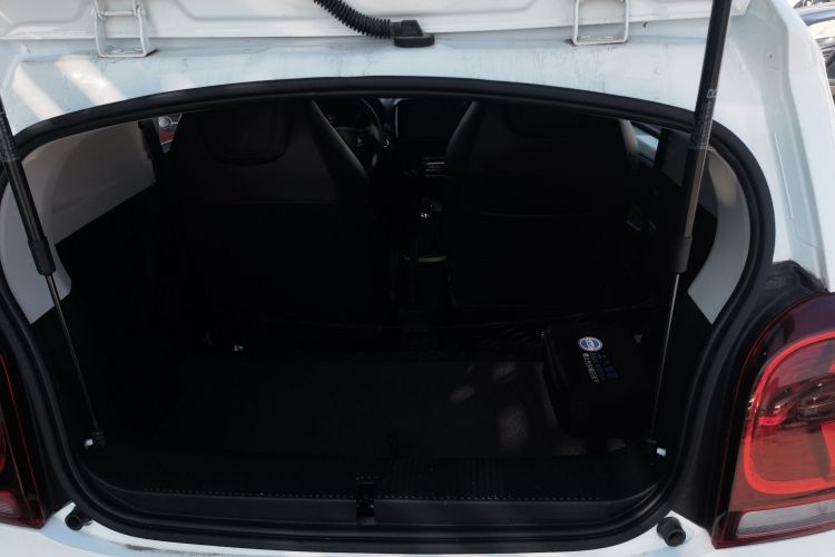 荣威 科莱威CLEVER 2021款 302km全能版机舱底盘23