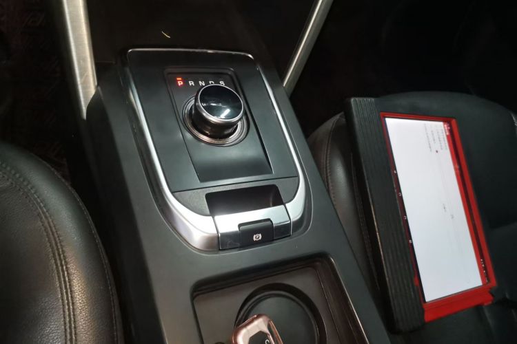 路虎 发现神行 2018款 240PS HSE版局部细节18