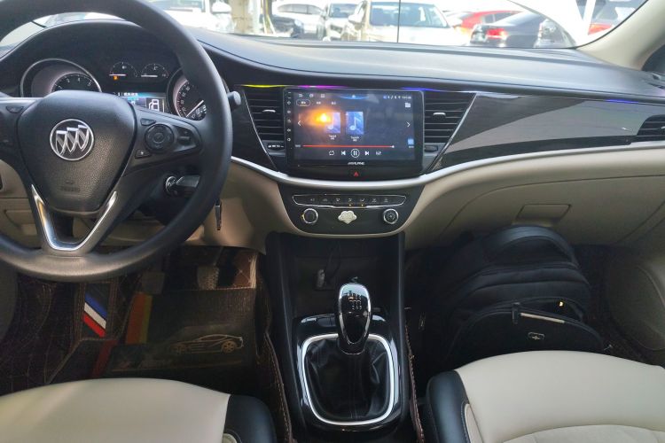 别克 威朗 2018款 三厢 15S 手动领先型中控内饰16