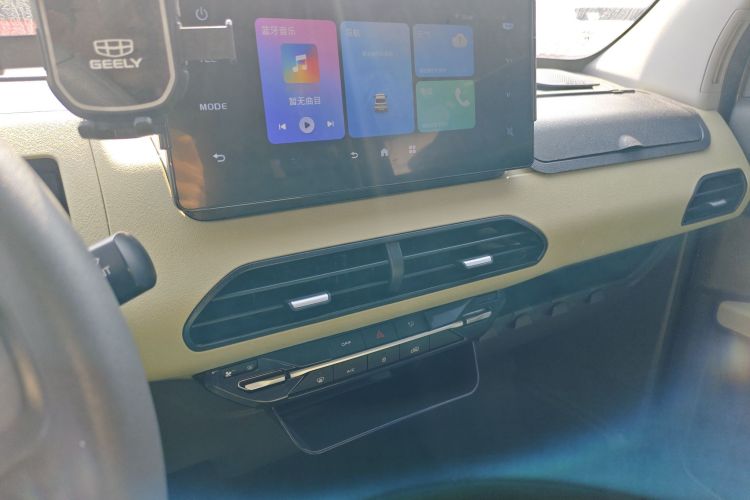 吉利银河 2024款 200km 熊猫骑士中控内饰16