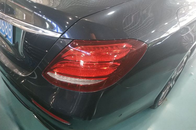 奔驰E级 2016款 E 300 L 运动时尚型车身外观9