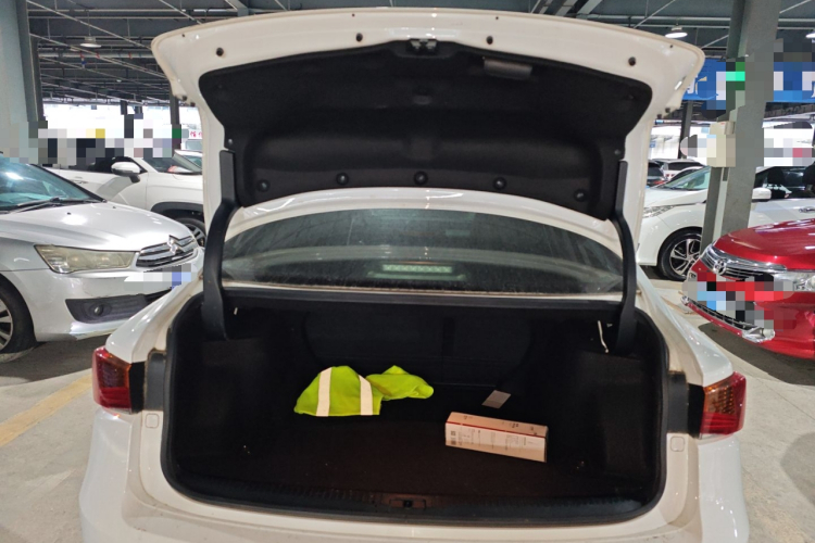 雷克萨斯IS 2017款 300 F SPORT版机舱底盘23