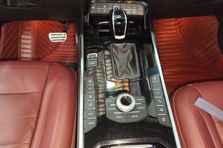 魏牌 VV7 2017款 2.0T 旗舰型中控内饰18