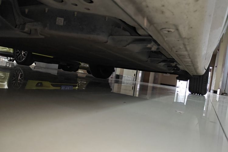 五菱汽车 五菱缤果 2023款 410km 灵犀尊享款机舱底盘30