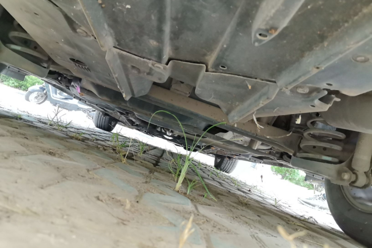 丰田 卡罗拉 2017款 改款 1.2T S-CVT GL-i局部细节9009