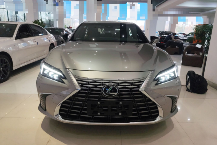 雷克萨斯ES 2025款 200 臻享版车身外观2