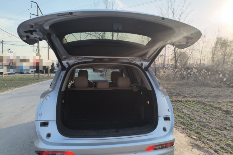 蓝电E5 2023款 1.5L DE-i 100KM臻享型 7座机舱底盘23