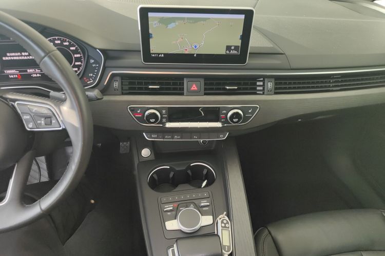 奥迪A4L 2017款 Plus 40 TFSI 风尚型中控内饰16