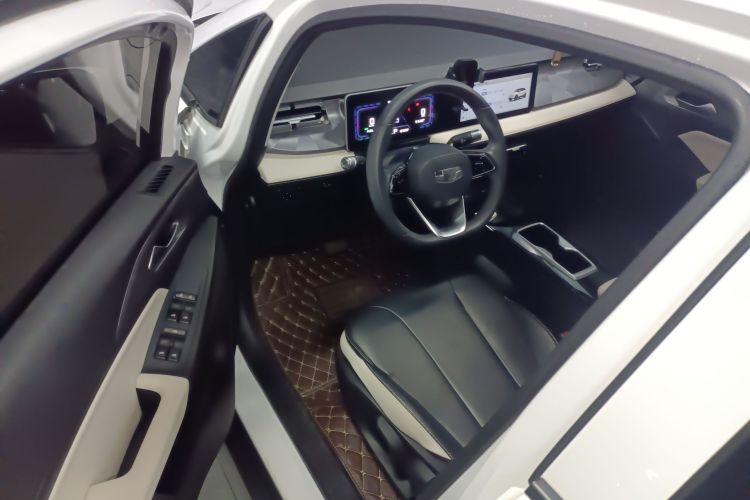 吉利几何E萤火虫 2024款 401km 星光中控内饰20