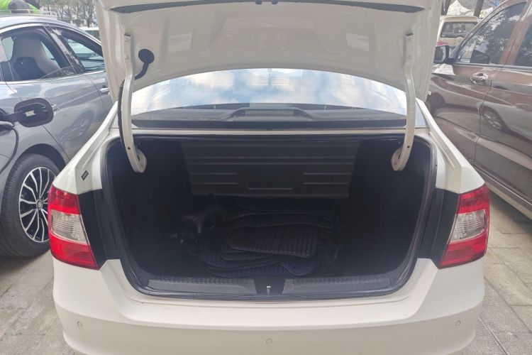 斯柯达 昕锐 2016款 1.6L 自动创行版机舱底盘23