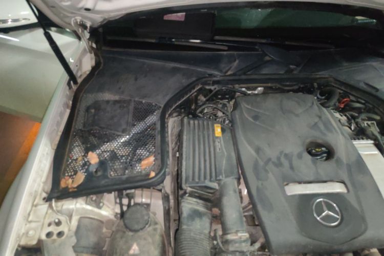 奔驰C级 2017款 改款 C 180 L 动感型运动版局部细节9006