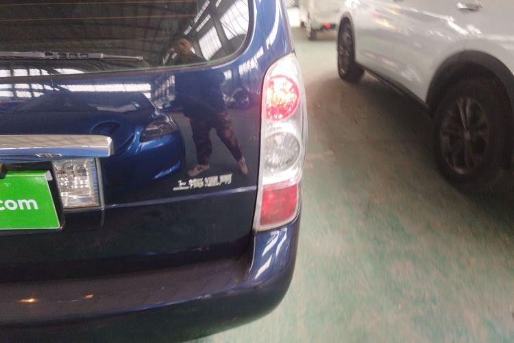 别克GL8 2014款 2.4L 经典版车身外观9