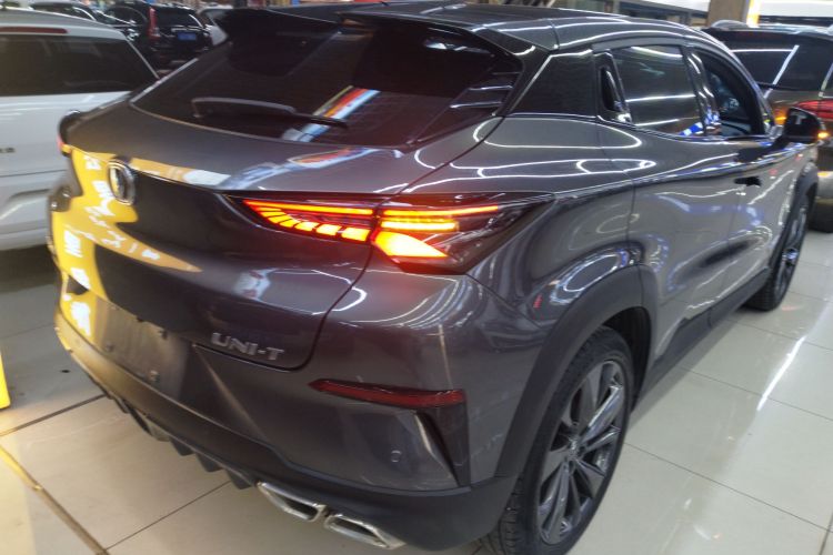 长安UNI-T 2020款 1.5T 旗舰型车身外观6005