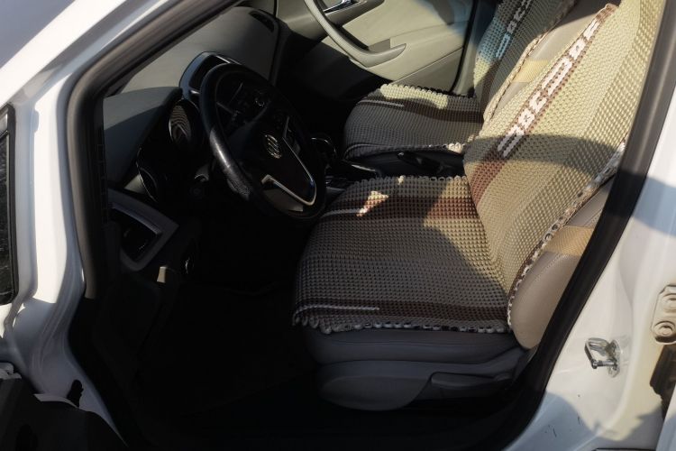 别克 英朗 2013款 XT 1.6L 自动时尚版中控内饰19