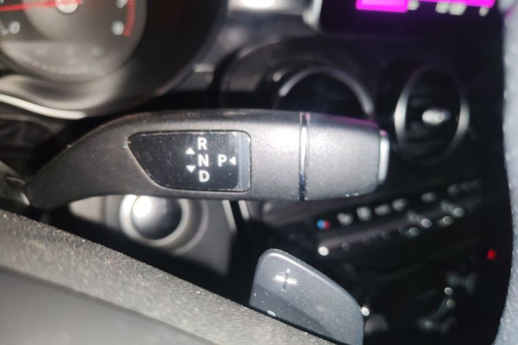 奔驰C级 2017款 改款 C 180 L 动感型运动版局部细节18