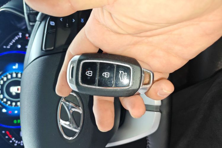 现代 菲斯塔 2019款 280TGDi 运动版 国VI中控内饰7001