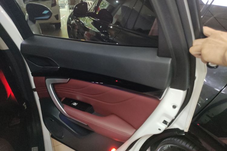 魏牌 VV7 2017款 2.0T 旗舰型中控内饰45