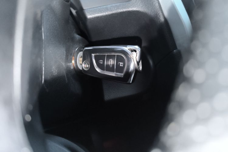 丰田 凯美瑞 2015款 2.0G 领先版中控内饰7001