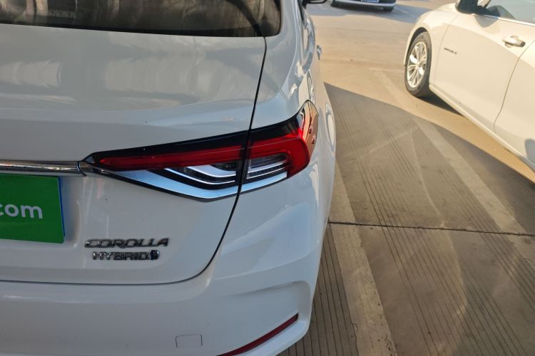 丰田 卡罗拉 2021款 双擎 1.8L E-CVT精英版车身外观6006