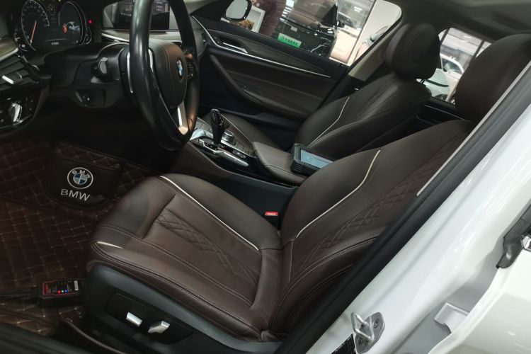 宝马5系 2018款 530Li 领先型 豪华套装中控内饰19