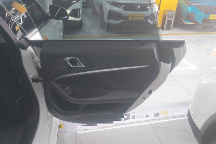 宝马2系(进口) 2023款 225i 四门轿跑车 M运动套装中控内饰45