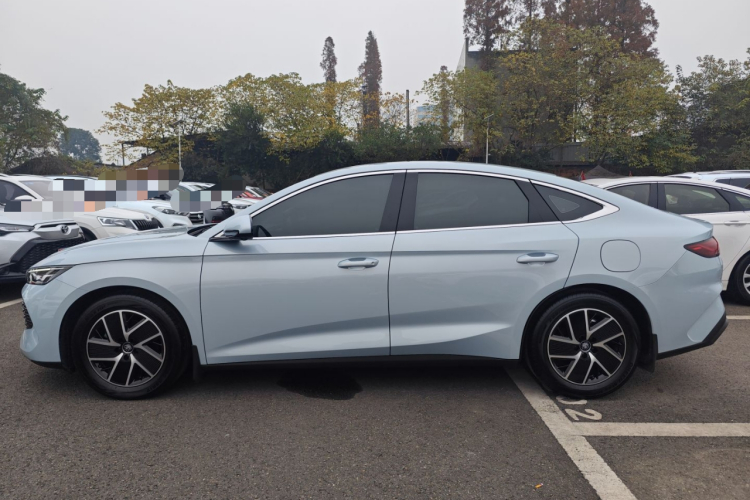 比亚迪 秦L 2024款 DM-i 80KM超越型车身外观4