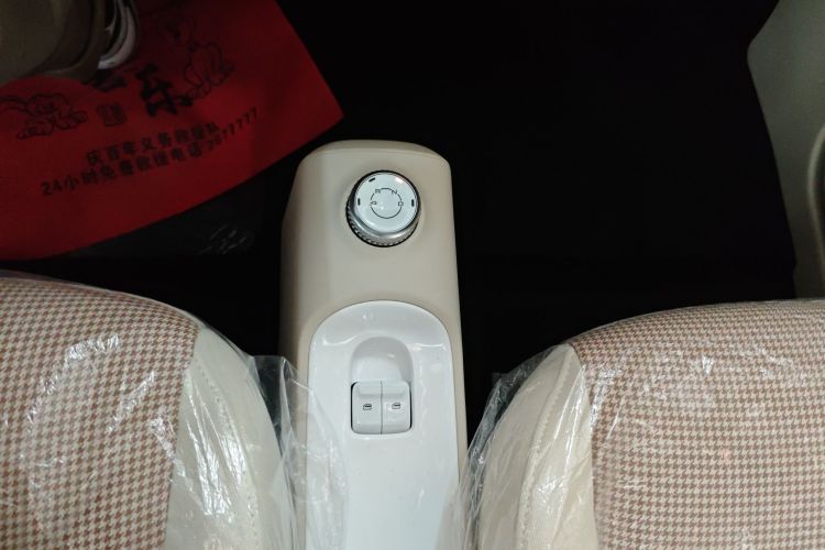 五菱汽车 宏光MINIEV 2024款 第三代 215km 青春版中控内饰18