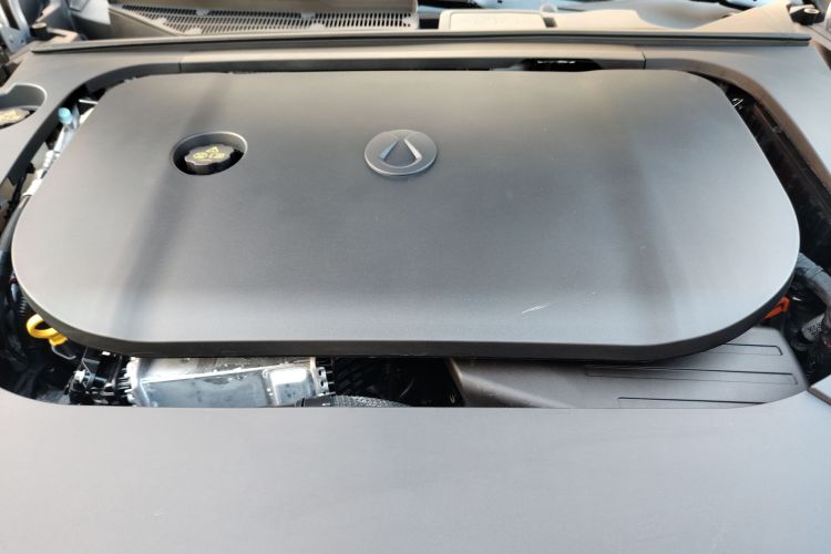 腾势Z9GT 2024款 1100四驱Pro版机舱底盘24