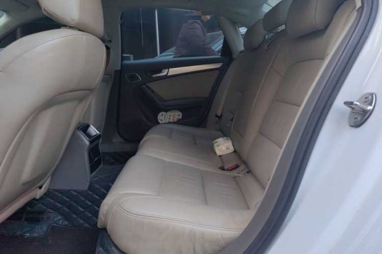 奥迪A4L 2011款 2.0 TFSI 标准型中控内饰7004