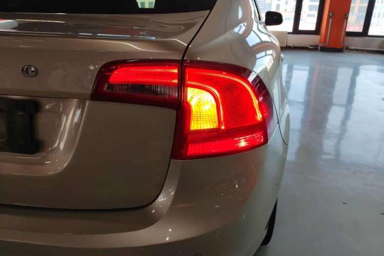 沃尔沃S60 2019款 S60L T3 智进版车身外观9