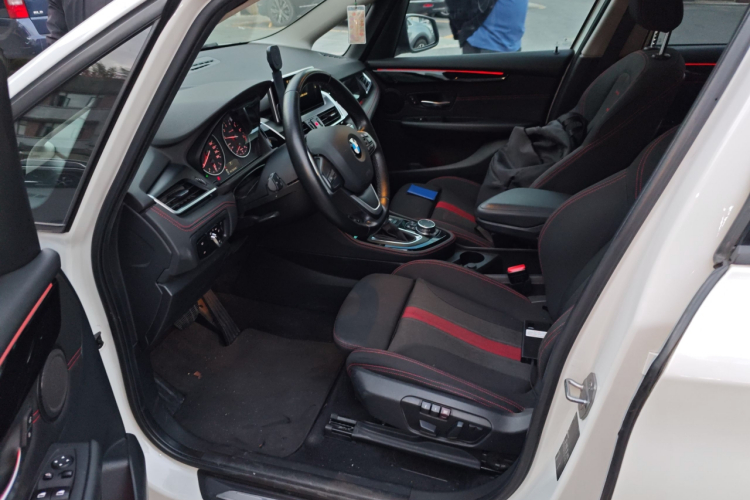 宝马2系多功能旅行车 2015款 218i 运动设计套装局部细节19