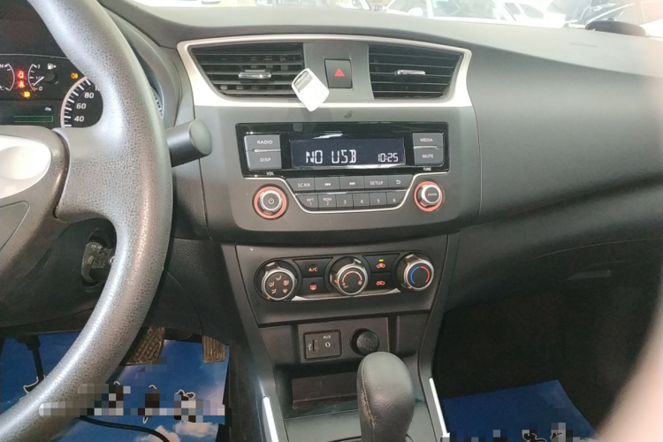 日产 轩逸 2024款 经典 1.6XE CVT舒适版中控内饰16